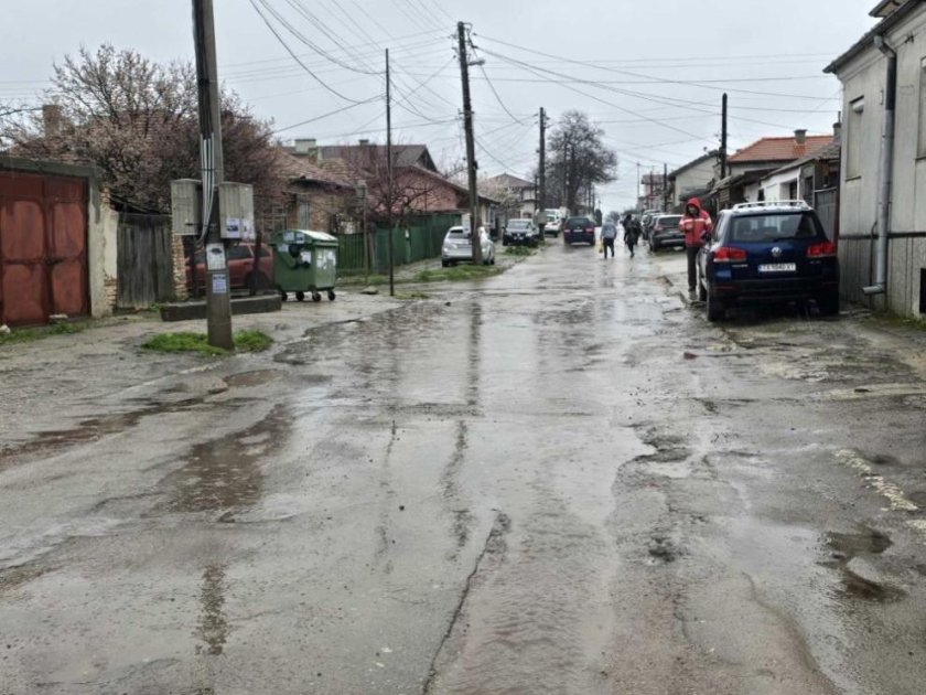 В Добрич протестираха срещу дупки по улиците 