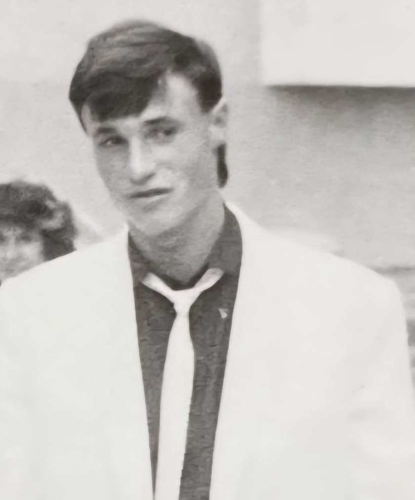 ХИТ ФОТО: Вижте Киро Брейка като абитуриент