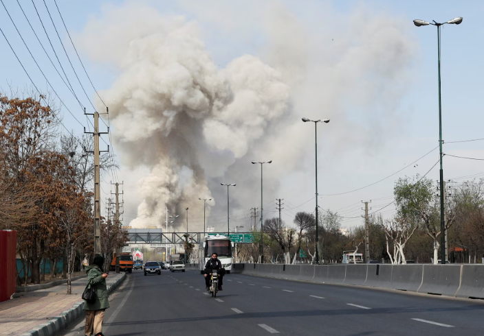 Израел удари завод за ракети в Техеран