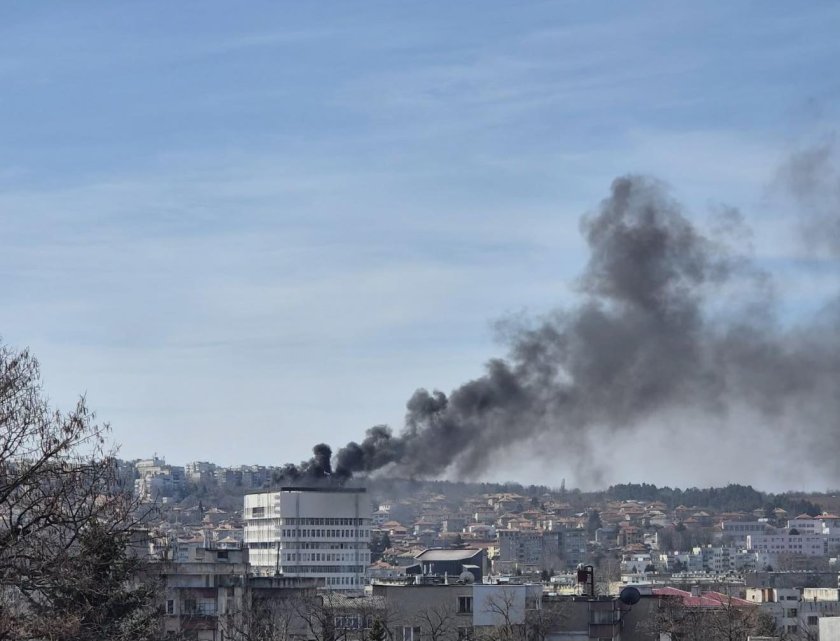 Пожар лумна в общината в Разград, всички са евакуирани