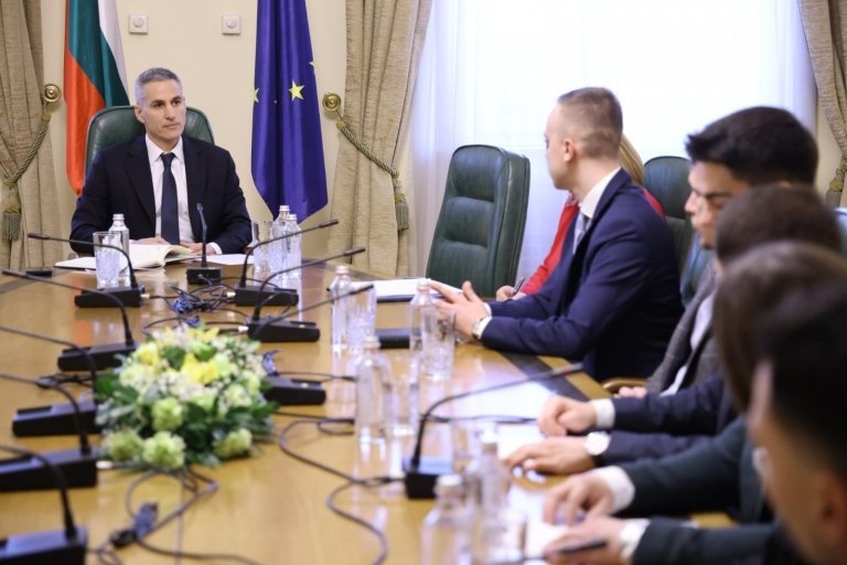 Кабинетът реши да сезира КС за мерките за горивата