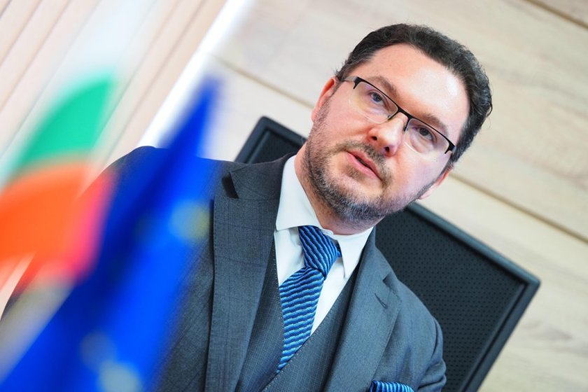 Даниел Митов: Операцията със заловените 1,2 млн. фалшиви евро започна докато бях министър