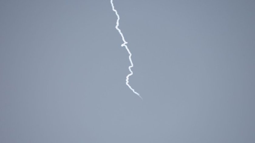 Свалени ракети раниха петима в Абу Даби