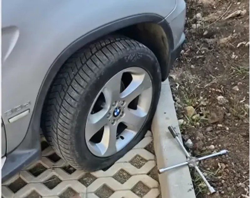 Нарязани гуми в &bdquo;Овча купел": Напрежението за паркоместа ескалира