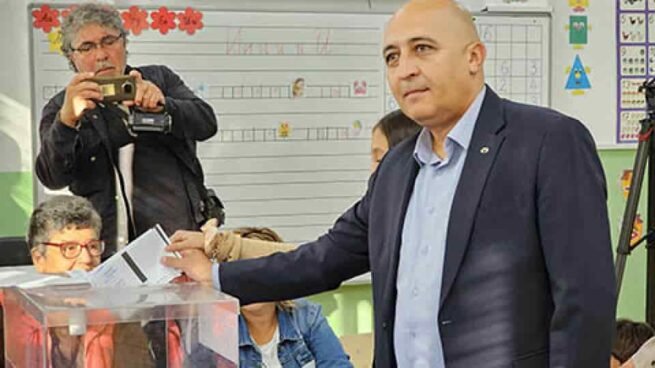 Екшън в Кърджали: Кметът Ерол Мюмюн опитал да влезе в местното МВР след арестуван за купен вот МИГ