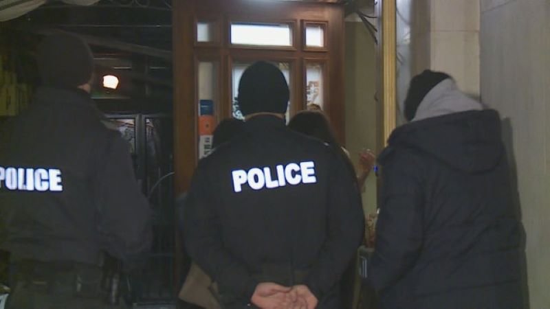 Спецоперация в София: Списъци с имена и суми във фризьорски салони и магазини