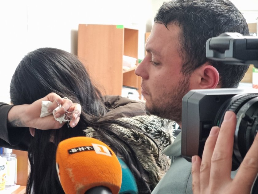 Родителите на момченцето, висяло от 8-ия етаж, ще се борят за него и сестричката му 