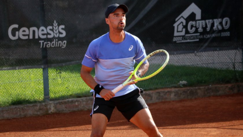 Мико Кузманов започна с победа в Букурещ