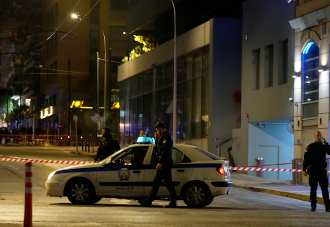 Самоделка гръмна пред жилище в Атина 