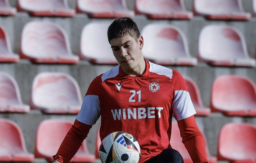 Айнтрахт и два руски гранда наддават за Лапоухов