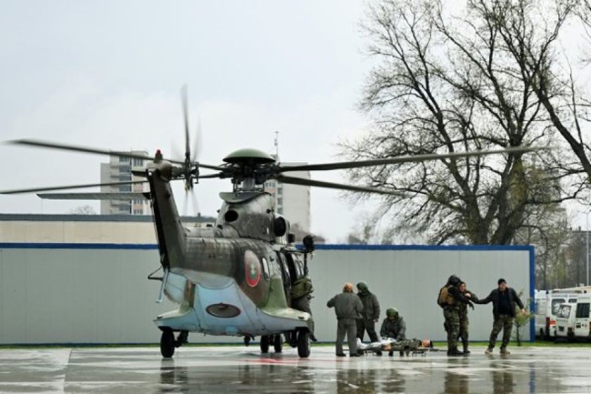 Медици и военни спасиха катапултирал пилот при тренировка край Пловдив