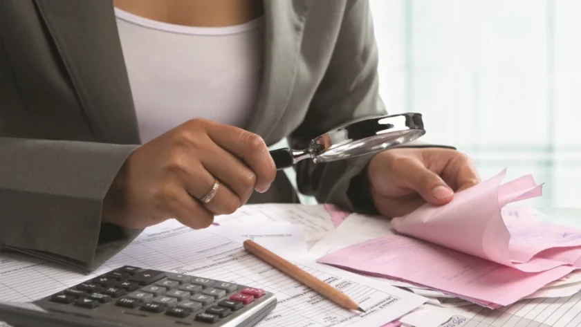 КЗК разследва фирми за компютри за картел