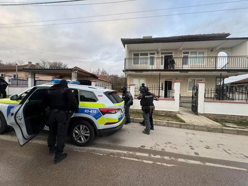 Спипаха 10 души за продаване на гласове във Варненско, намерени са и списъци