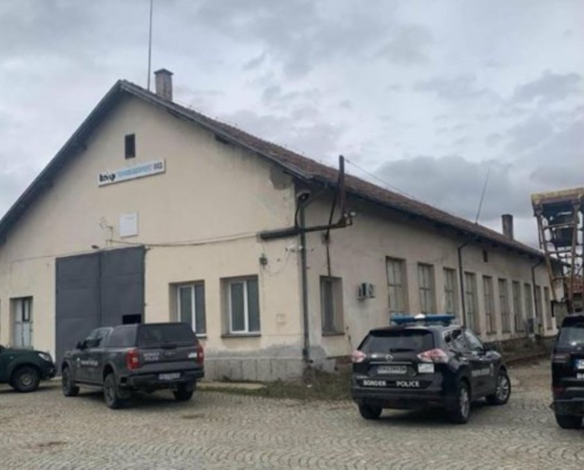 Разкриха фабрика за незаконни цигари в Дупница