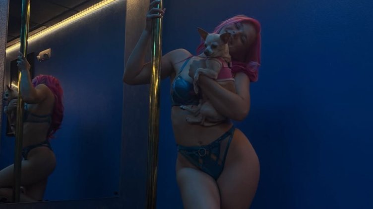 Стриптийзьорка: Депресирани войници пръскат кинти преди да отидат на война