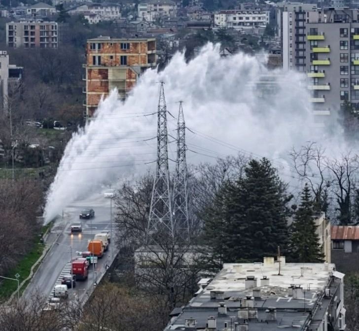 Гейзер бликна във Варна, засенчи Дубай (СНИМКА)