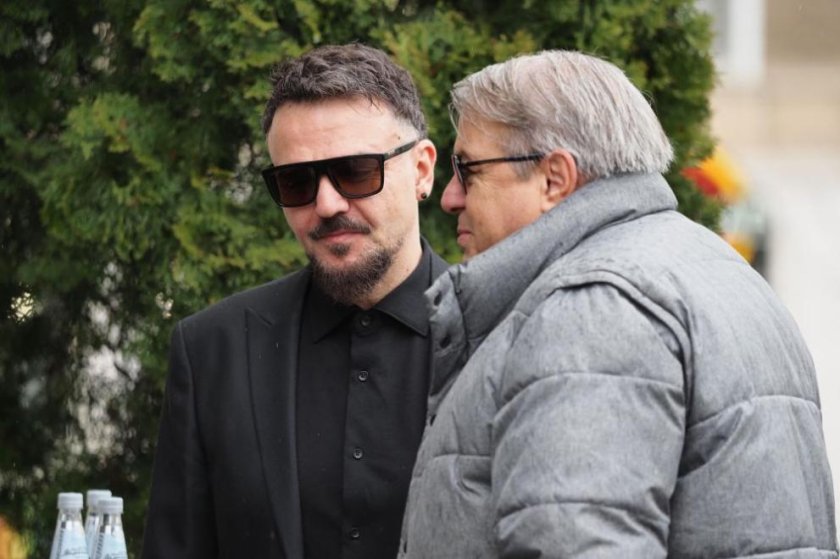 Десетки изпратиха Кирил Ампов с аплодисменти и светли спомени