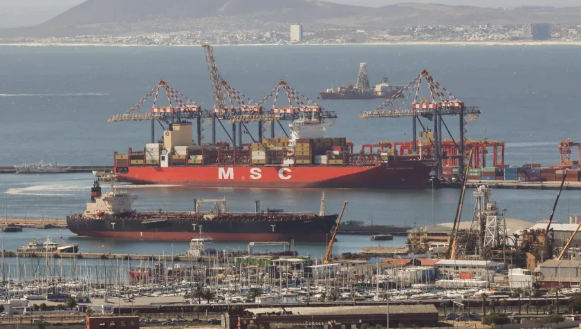 Иран вече събира такса от 1 долар на барел петрол в Ормузкия пролив