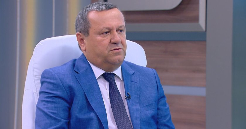 Адемов: Притискат социално слаби и болни за вота