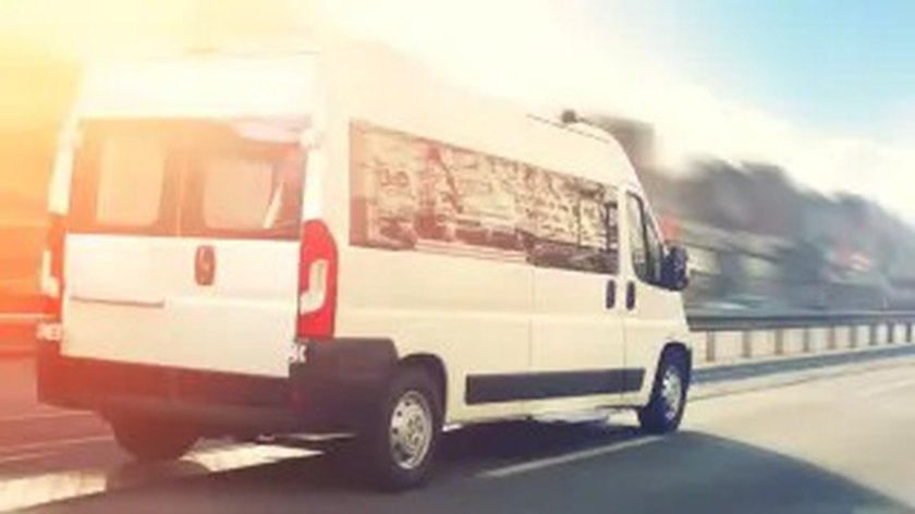 Бележка с телефонен номер трогна собственик на бус в Русе