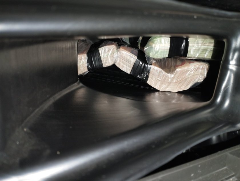 Турски тираджия опита да мине &bdquo;Капитан Андреево&ldquo; със 100 000 евро (СНИМКИ)