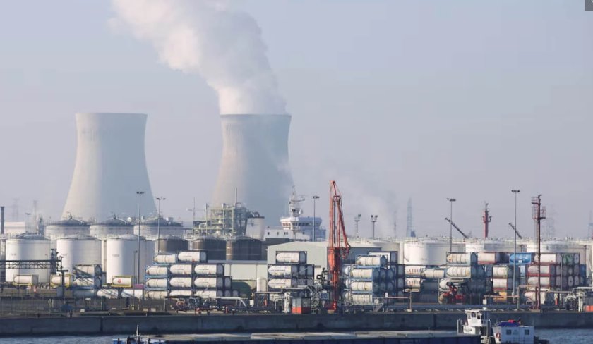 Разлив на нефт: Пристанище Антверпен затвори за кораби