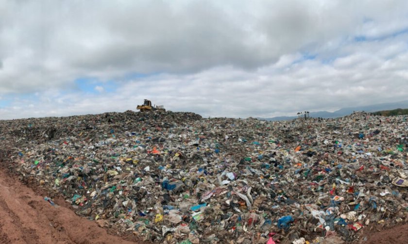 Долни Богров пред екокатастрофа: Тонове боклуци се изсипват край езерата