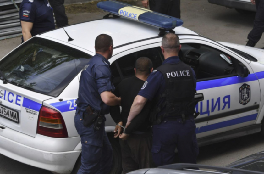 Жестоко убийство - мъж наръга до смърт жертвата си в Кокаляне 