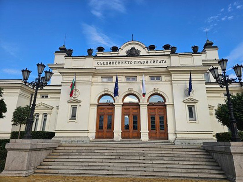 Ремонтират сградата на стария парламент за над 30 милиона евро