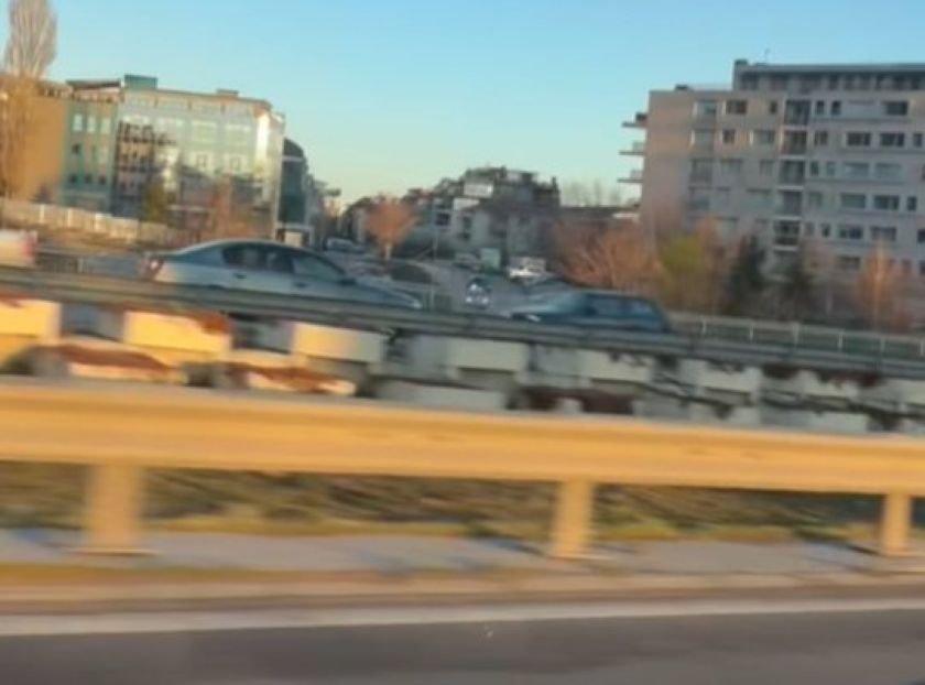 Ненормалник кара в насрещното по бул. "България" в София