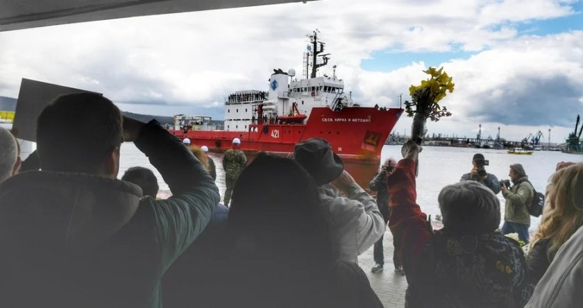 Полярният ни кораб акостира във Варна след експедицията до Антарктика