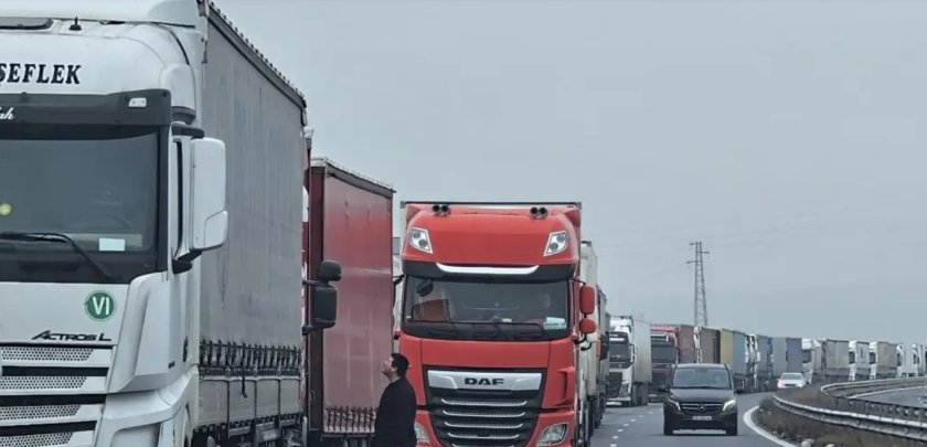 Турски тираджии на протест, нямат баня, тоалетна и храна 