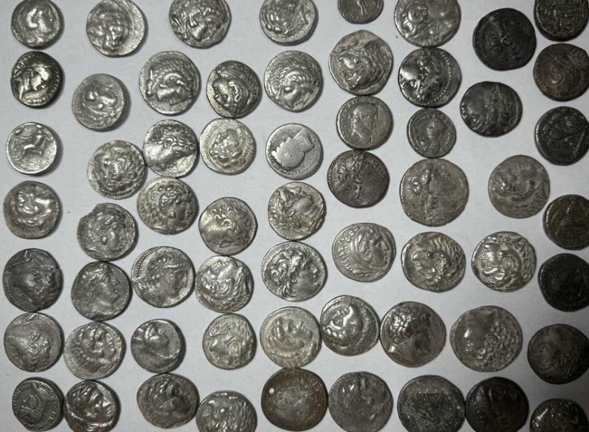 Иззеха 34 монети от иманяр, задържан край Ветрен