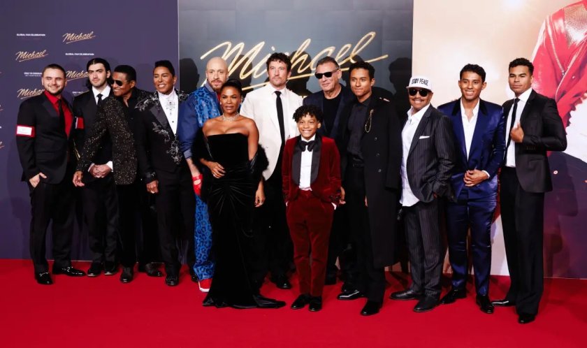 Семейството на Майкъл Джексън се събра за премиерата на "Майкъл", но без сестрите и дъщеря му