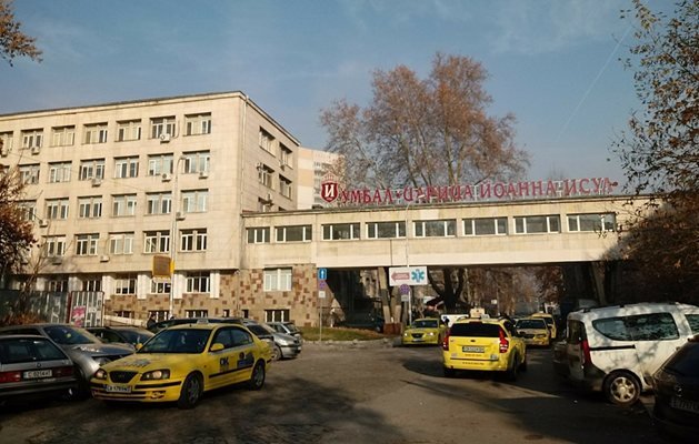 НЕВЕРОЯТНО: Жена се наряза на метална количка, едва не я уби