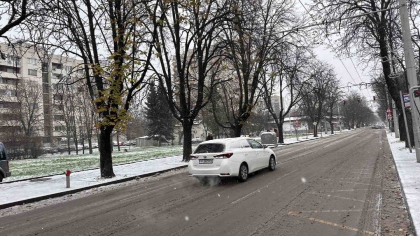 Априлски сняг изненада Русе