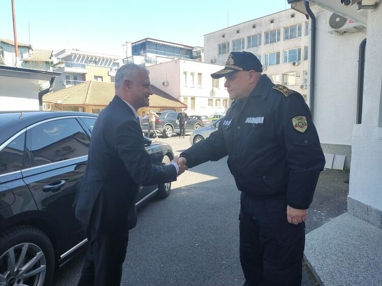 Дечев увери: Няма непроверен сигнал за изборни нарушения