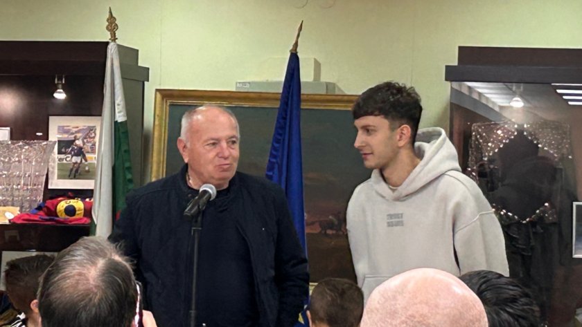 Представиха първия брой на "Слависти"