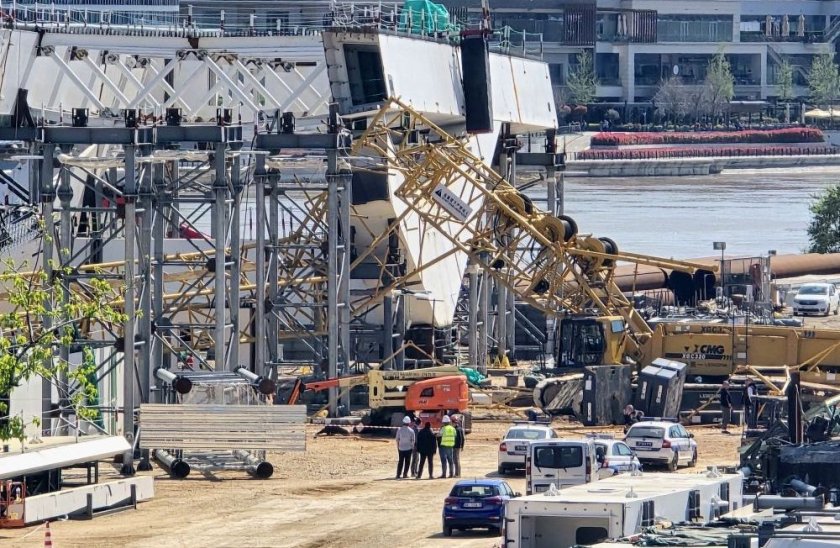 350-тонен кран падна в Белград, има жертва