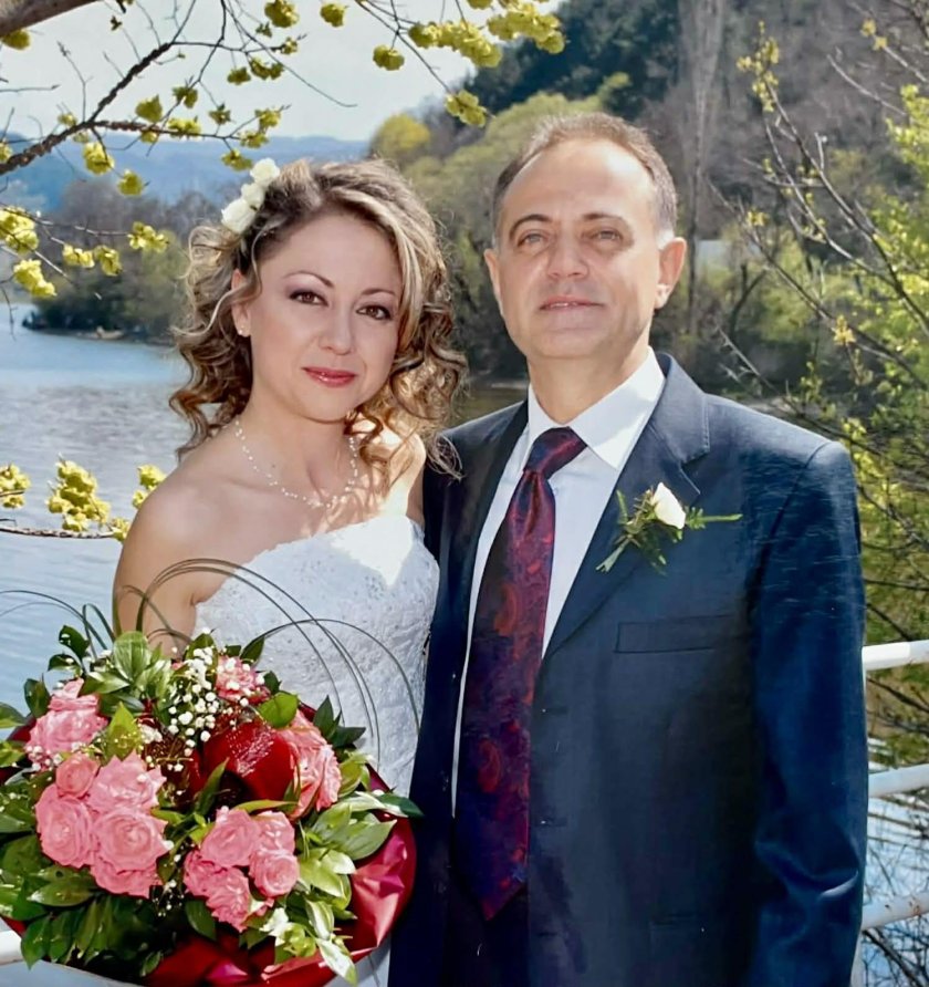 Ген. Атанасов парзнува 19 години любов 