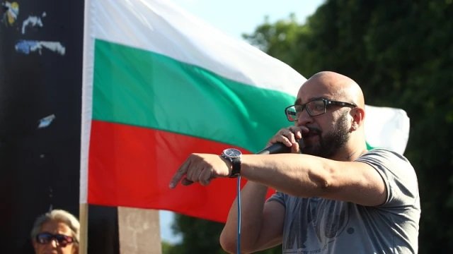 ВИДЕО: Мишо Шамара поздрави Радев: Бахти спрелия кавал!