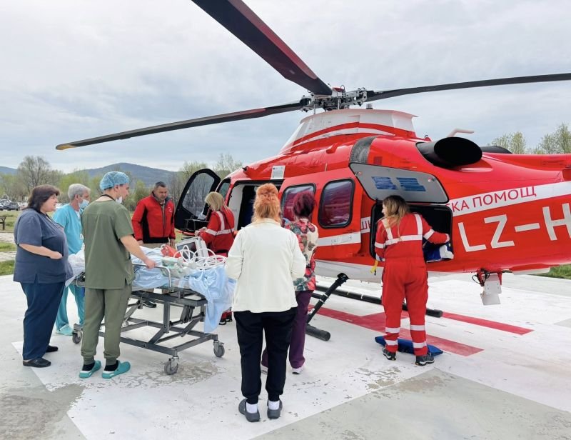 Въздушната линейка превози жена със спукана аневризма 