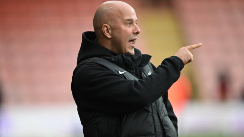 Ужас сред феновете на Ливърпул: Слот остава!