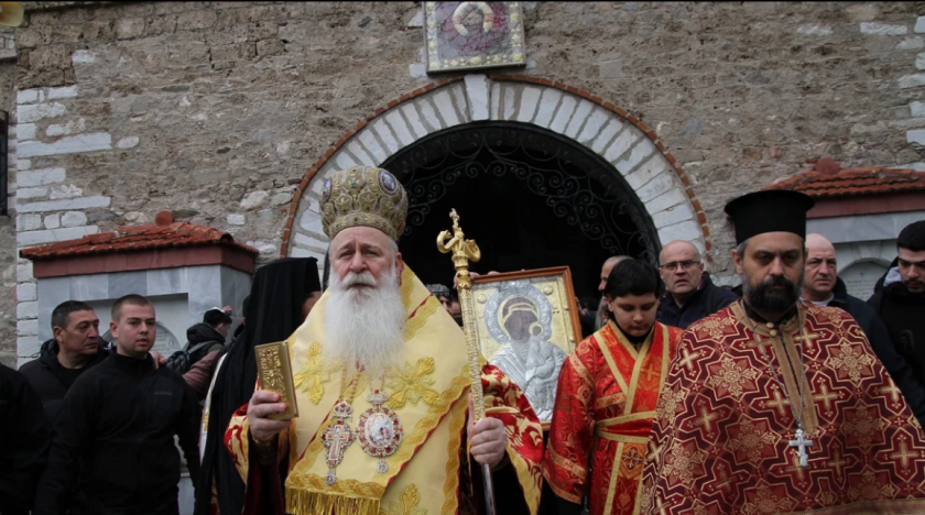 Тръгна литийно шествие с чудотворната икона от Бачковския манастир