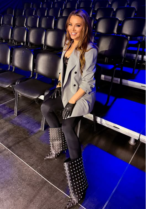 Емилия потропва с ботушки за 1318 евро