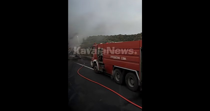 БГ камион пламна в движение в Гърция, задръстването към Солун е огромно