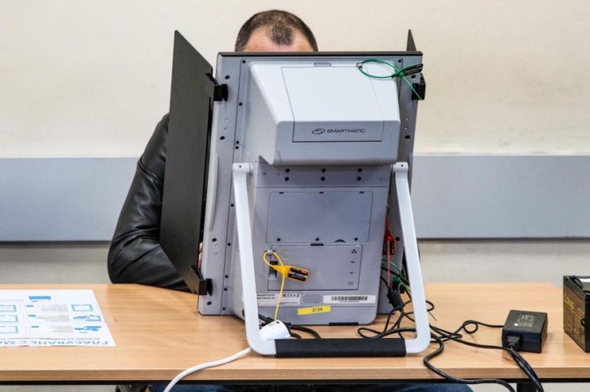 В четири секции в Пазарджишко е спряно машинното гласуване