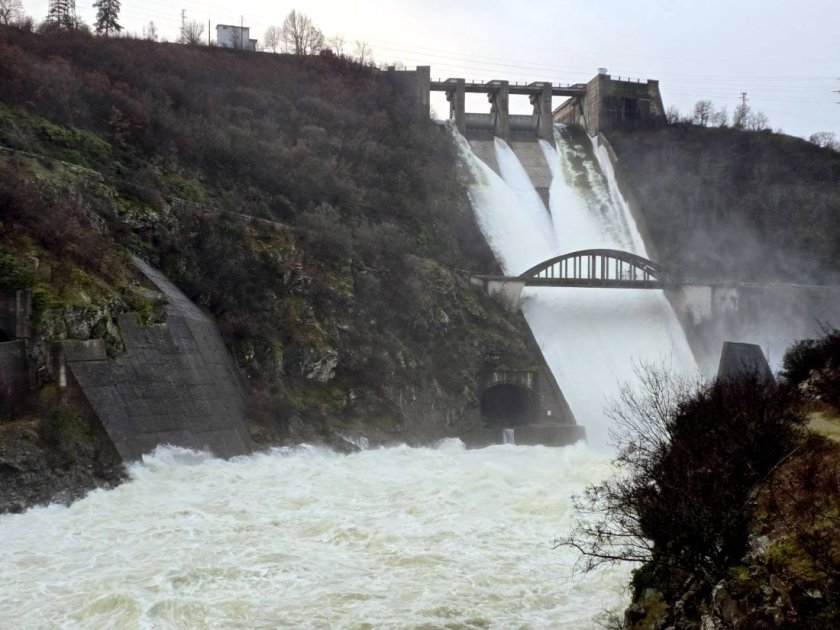 "Камчия", "Пчелина" и "Панчарево" преливат 