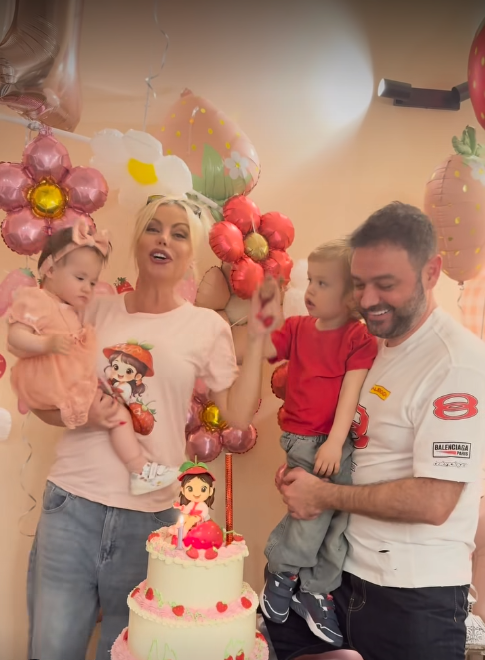 Камелия отпразнува първия рожден ден на дъщеричката си (ВИДЕО)