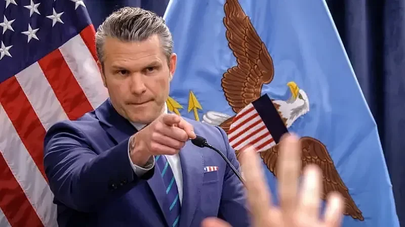 ХИТ ВИДЕО: Хегсет цитира Библията, оказа се "Криминале" на Тарантино